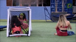 Gabi Martins feet photo thumbnail