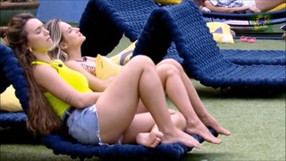 Gabi Martins feet photo thumbnail