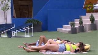 Gabi Martins feet photo thumbnail