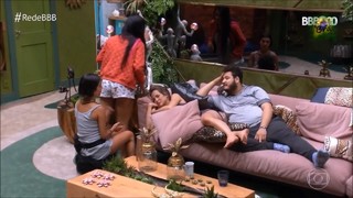 Gabi Martins feet photo thumbnail