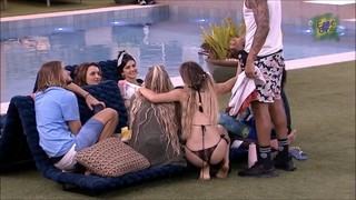 Gabi Martins feet photo thumbnail