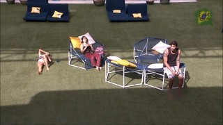 Gabi Martins feet photo thumbnail