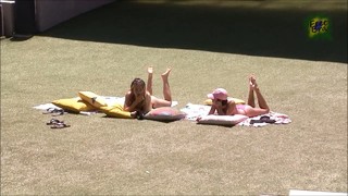 Gabi Martins feet photo thumbnail