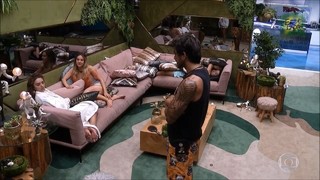 Gabi Martins feet photo thumbnail