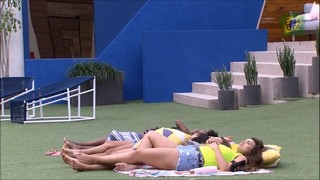 Gabi Martins feet photo thumbnail