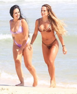 Gabi Martins feet photo thumbnail