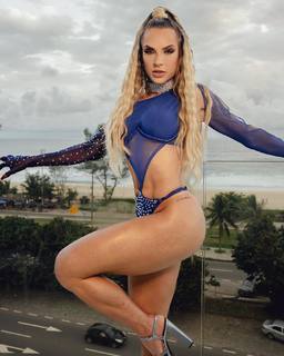 Gabi Martins feet photo thumbnail