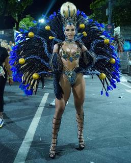 Gabi Martins feet photo thumbnail