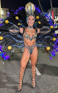 Gabi Martins feet photo thumbnail