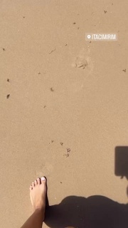 Gabi Martins feet photo thumbnail