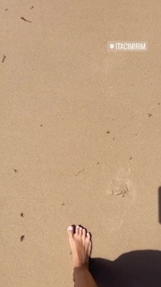 Gabi Martins feet photo thumbnail