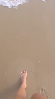Gabi Martins feet photo thumbnail