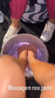 Gabi Martins feet photo thumbnail