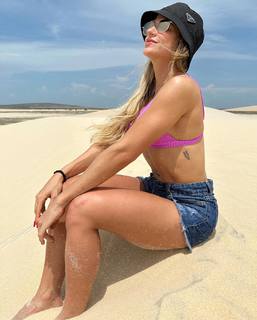 Gabi Martins feet photo thumbnail