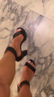 Gabi Martins feet photo thumbnail