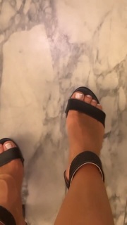 Gabi Martins feet photo thumbnail