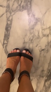 Gabi Martins feet photo thumbnail