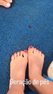 Gabi Martins feet photo thumbnail
