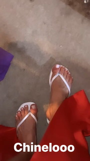 Gabi Martins feet photo thumbnail
