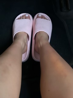 Gabi Martins feet photo thumbnail
