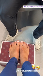 Gabi Martins feet photo thumbnail