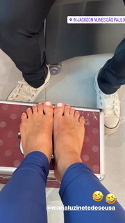 Gabi Martins feet photo thumbnail
