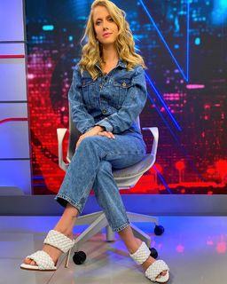 Gabriela Prioli feet photo thumbnail
