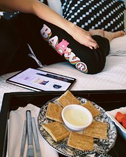 Gabriela Prioli feet photo thumbnail