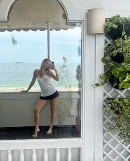 Gabriela Prioli feet photo thumbnail