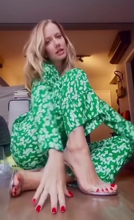 Gabriela Prioli feet photo thumbnail