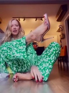 Gabriela Prioli feet photo thumbnail