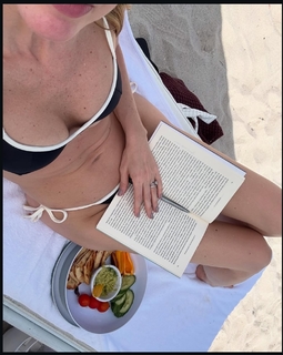 Gabriela Prioli feet photo thumbnail
