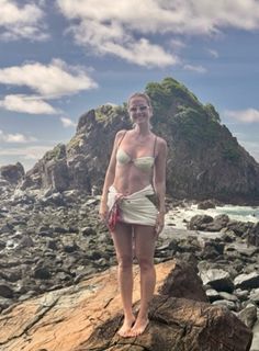 Gabriela Prioli feet photo thumbnail