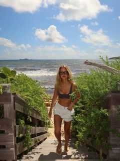 Gabriela Prioli feet photo thumbnail