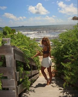 Gabriela Prioli feet photo thumbnail