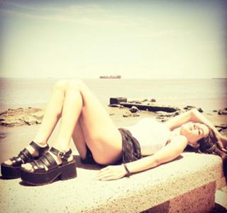 Gabriela Sari feet photo 17