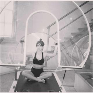 Gabriela Sari feet photo 8