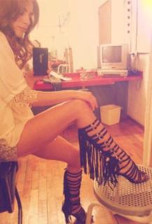 Gabriela Sari feet photo 7