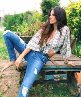 Gabriela Sari feet photo 8