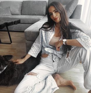 Gabriela Sari feet photo 1