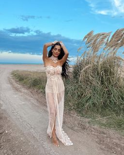 Gabriela Sari feet photo 10