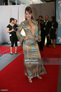 Gabriela Spanic feet photo 9
