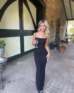 Gabriella Annalisa feet photo thumbnail