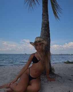 Gabriella Annalisa feet photo thumbnail