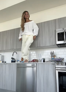 Gabriella Annalisa feet photo thumbnail