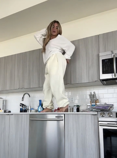 Gabriella Annalisa feet photo thumbnail