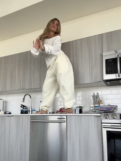 Gabriella Annalisa feet photo thumbnail