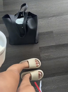 Gabriella Annalisa feet photo thumbnail