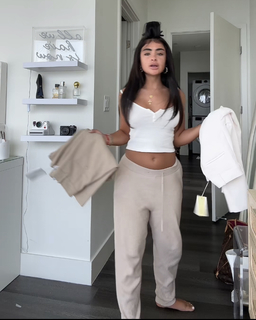 Gabriella Annalisa feet photo thumbnail