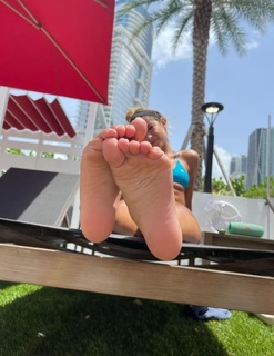Gabriella Annalisa feet photo thumbnail